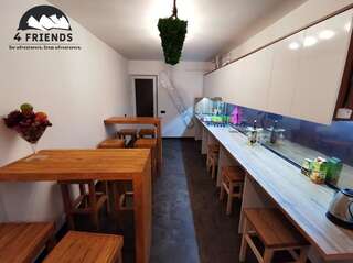 Хостелы 4 Friends Hostel Ереван-0